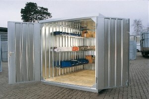 Storage room in kit form equipped with shelving layout